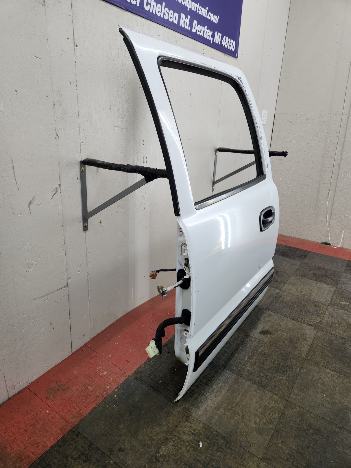 1999-2007 Chevrolet Silverado / GMC Sierra 1500 2500 3500 HD Driver side LH Crew Cab rear door