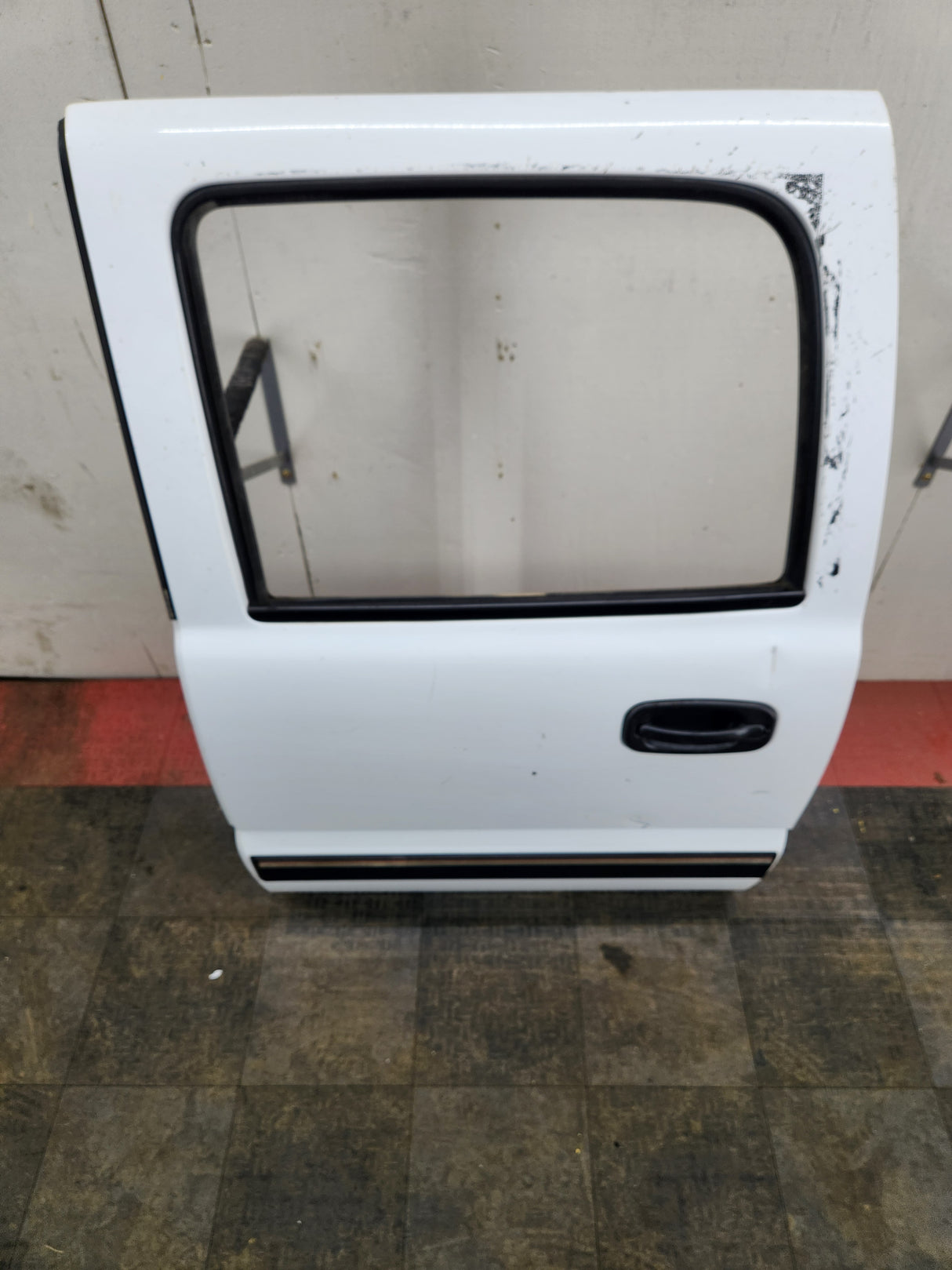 1999-2007 Chevrolet Silverado / GMC Sierra 1500 2500 3500 HD Driver side LH Crew Cab rear door