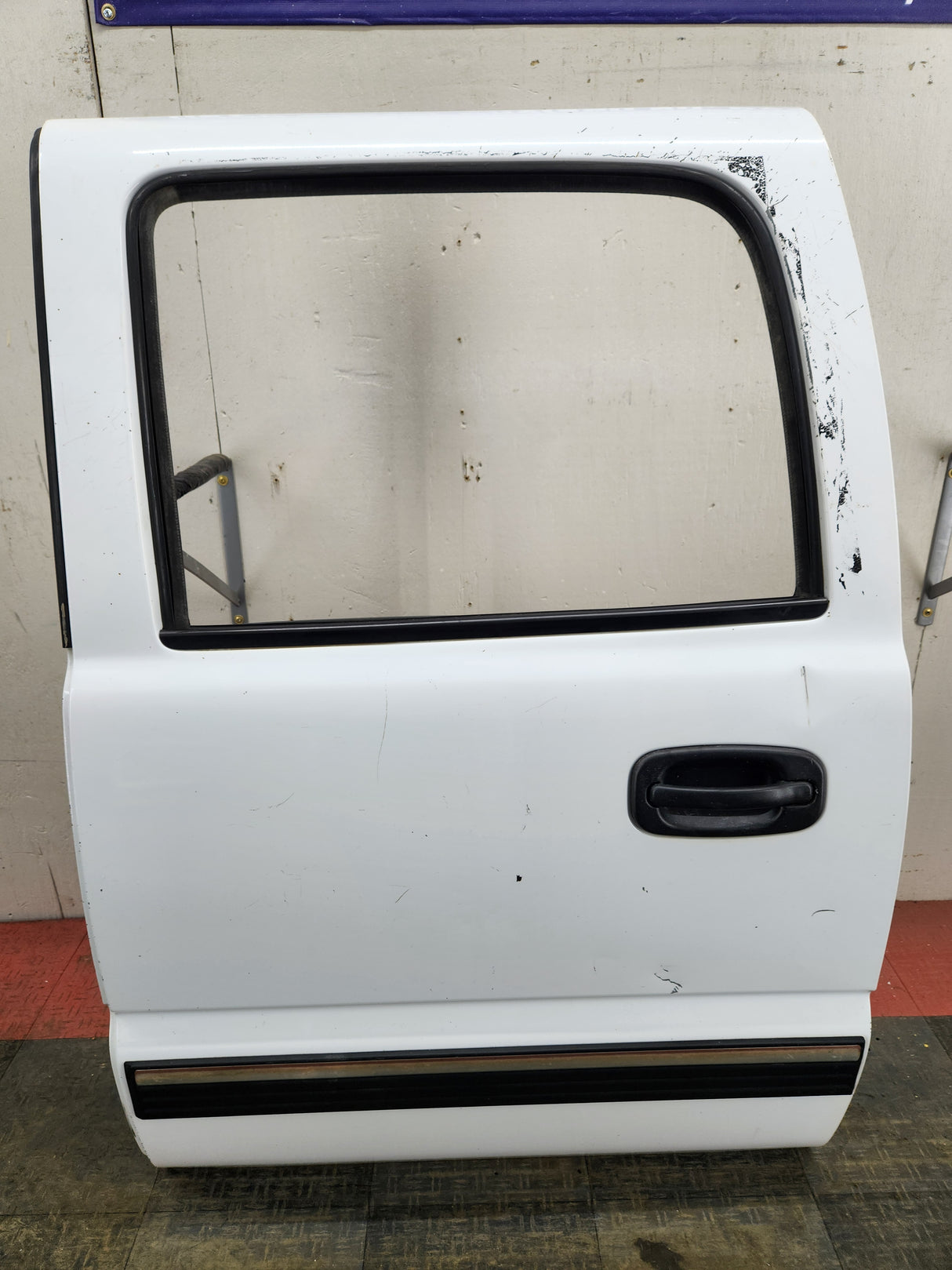 1999-2007 Chevrolet Silverado / GMC Sierra 1500 2500 3500 HD Driver side LH Crew Cab rear door