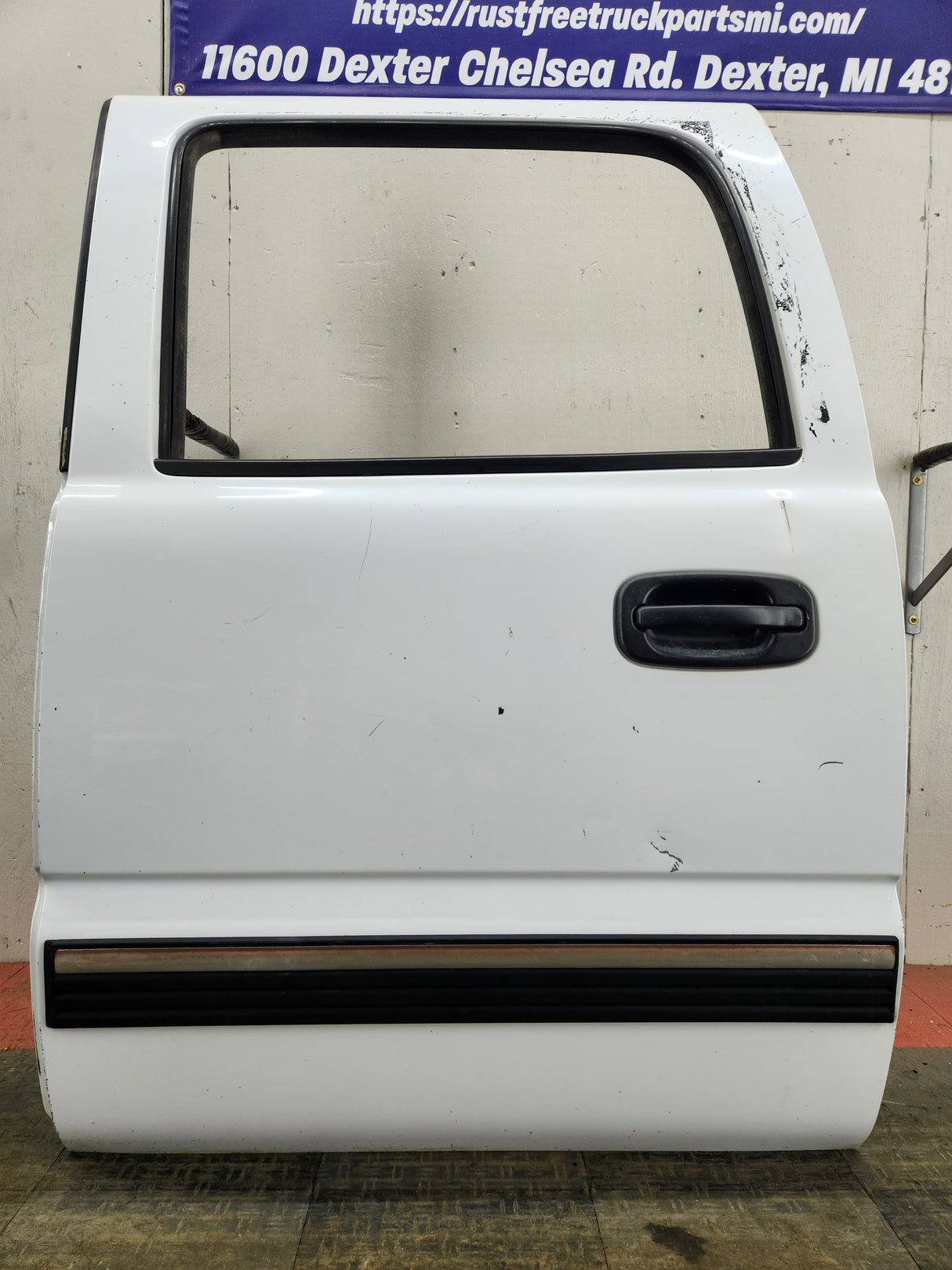1999-2007 Chevrolet Silverado / GMC Sierra 1500 2500 3500 HD Driver side LH Crew Cab rear door