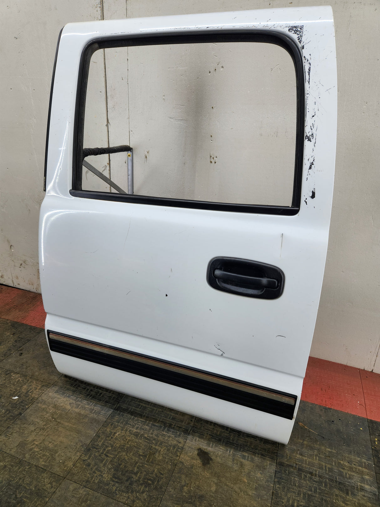 1999-2007 Chevrolet Silverado / GMC Sierra 1500 2500 3500 HD Driver side LH Crew Cab rear door