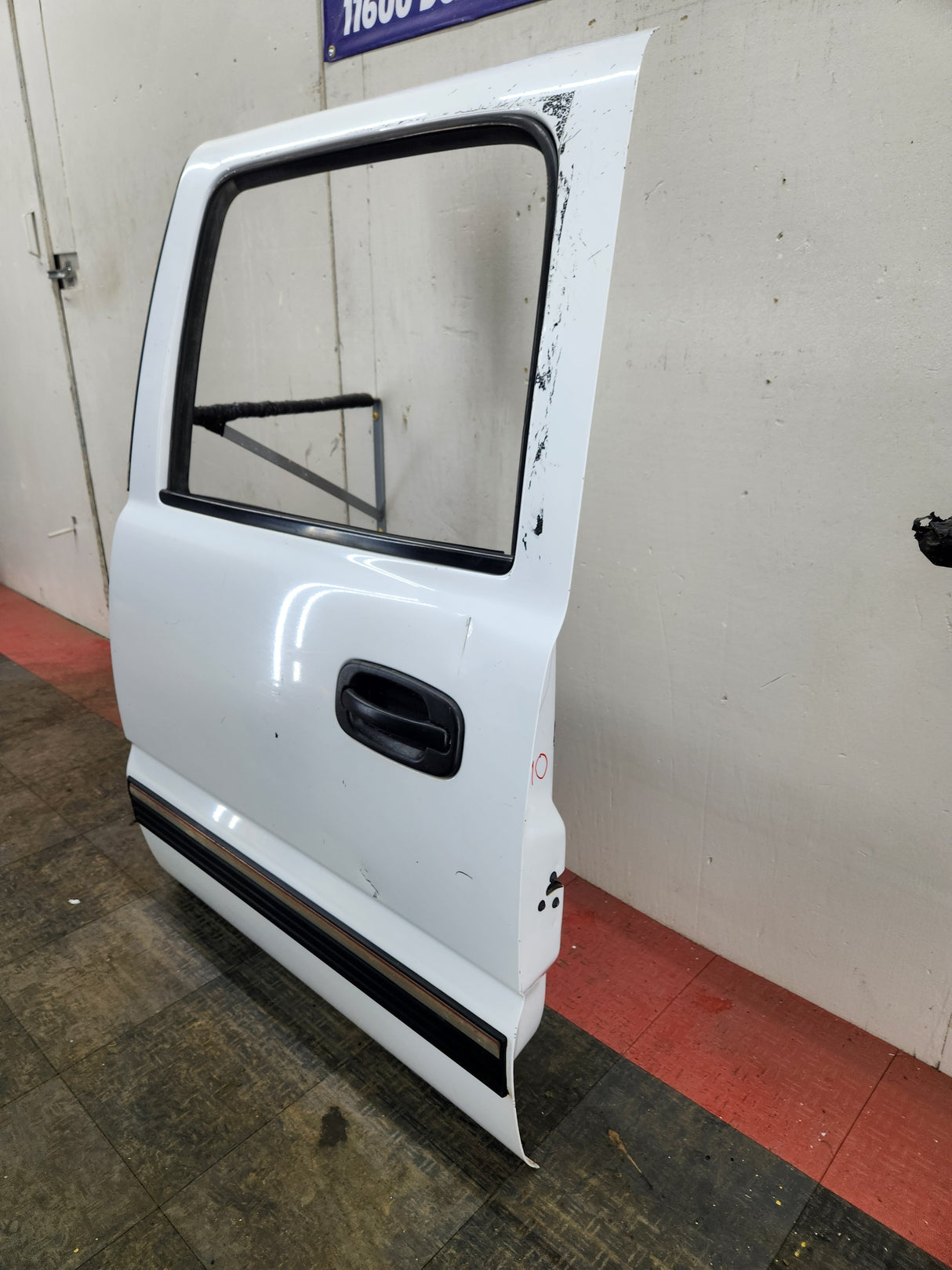 1999-2007 Chevrolet Silverado / GMC Sierra 1500 2500 3500 HD Driver side LH Crew Cab rear door