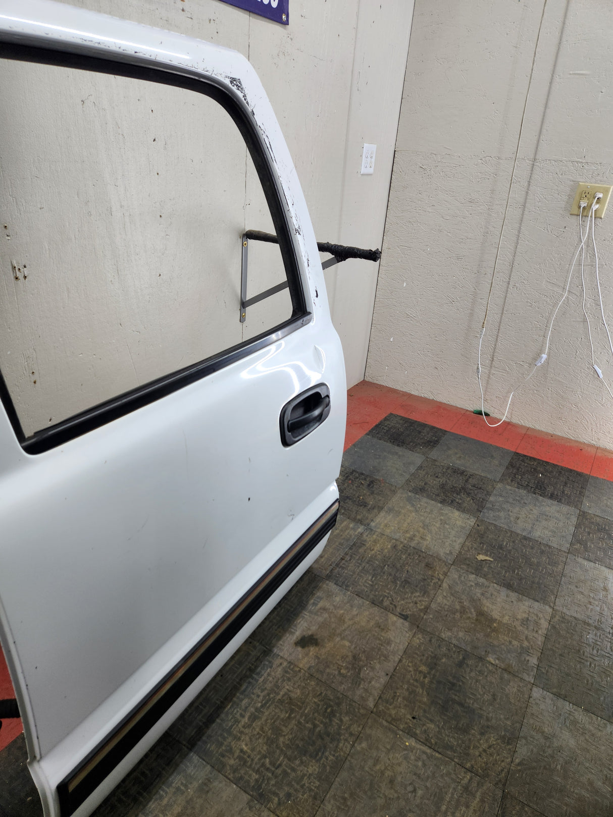 1999-2007 Chevrolet Silverado / GMC Sierra 1500 2500 3500 HD Driver side LH Crew Cab rear door