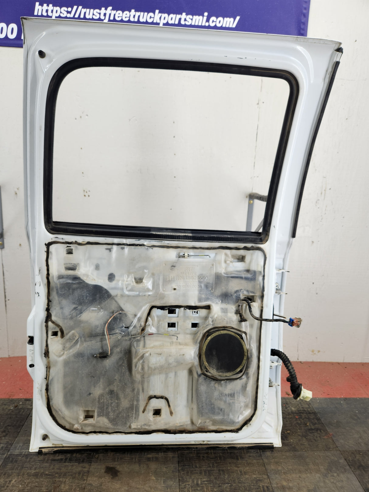 1999-2007 Chevrolet Silverado / GMC Sierra 1500 2500 3500 HD Driver side LH Crew Cab rear door