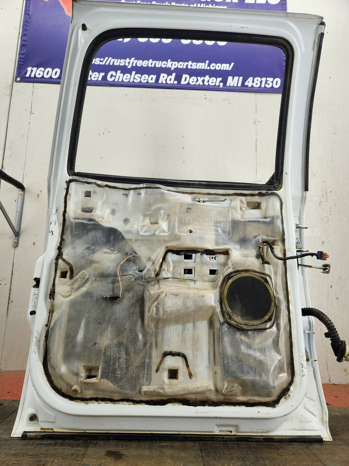 1999-2007 Chevrolet Silverado / GMC Sierra 1500 2500 3500 HD Driver side LH Crew Cab rear door