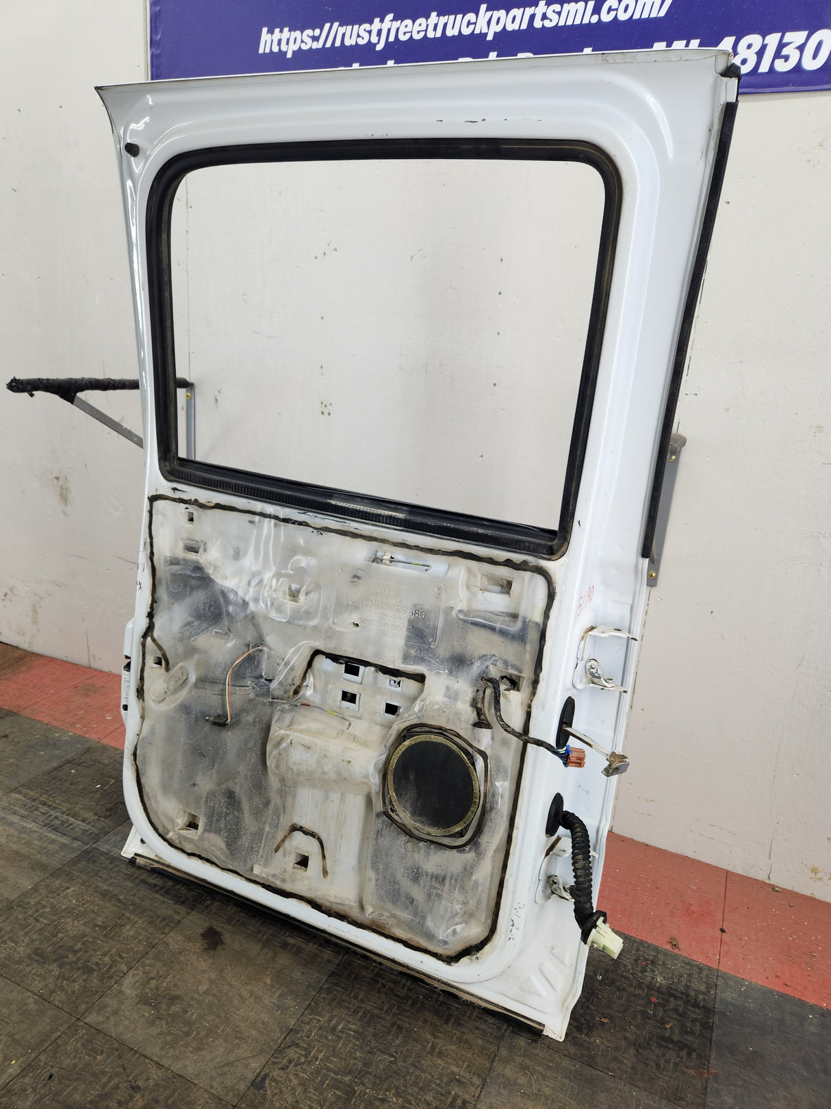 1999-2007 Chevrolet Silverado / GMC Sierra 1500 2500 3500 HD Driver side LH Crew Cab rear door