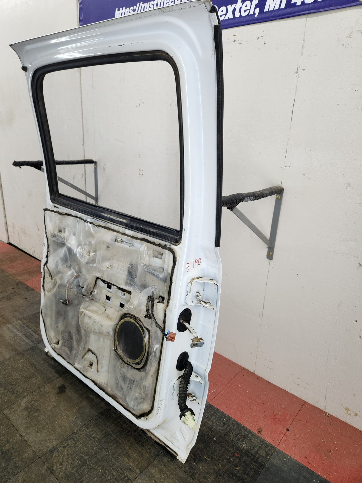 1999-2007 Chevrolet Silverado / GMC Sierra 1500 2500 3500 HD Driver side LH Crew Cab rear door