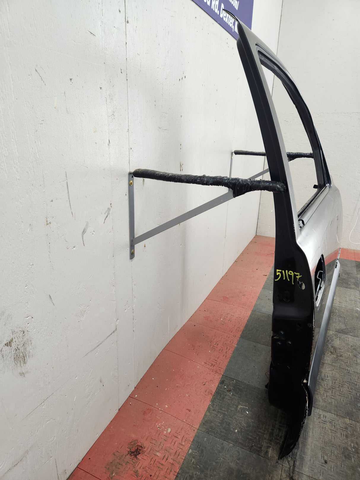 1999-2006 Chevrolet Silverado / GMC Sierra 1500 2500 3500 HD Front Passenger side Door RH