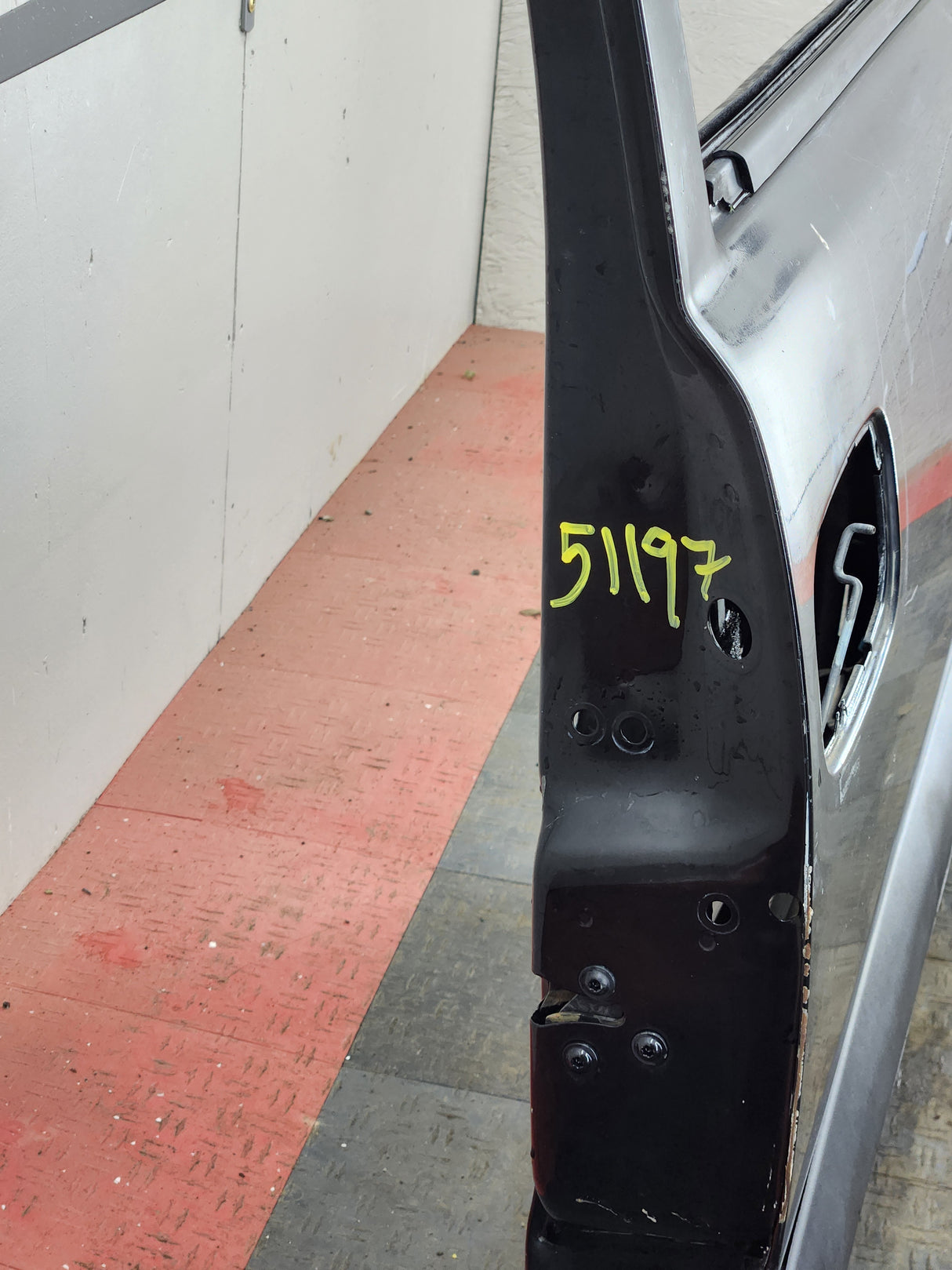 1999-2006 Chevrolet Silverado / GMC Sierra 1500 2500 3500 HD Front Passenger side Door RH