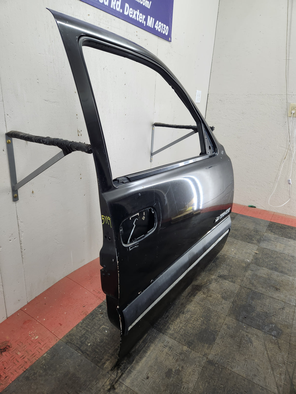 1999-2006 Chevrolet Silverado / GMC Sierra 1500 2500 3500 HD Front Passenger side Door RH