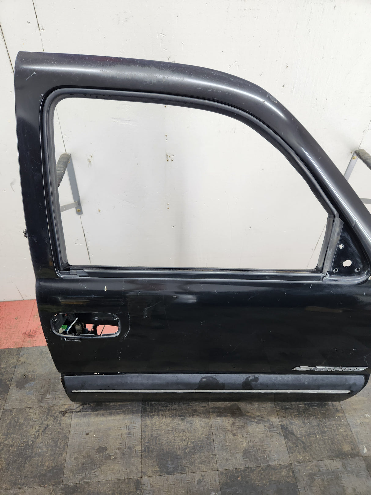 1999-2006 Chevrolet Silverado / GMC Sierra 1500 2500 3500 HD Front Passenger side Door RH