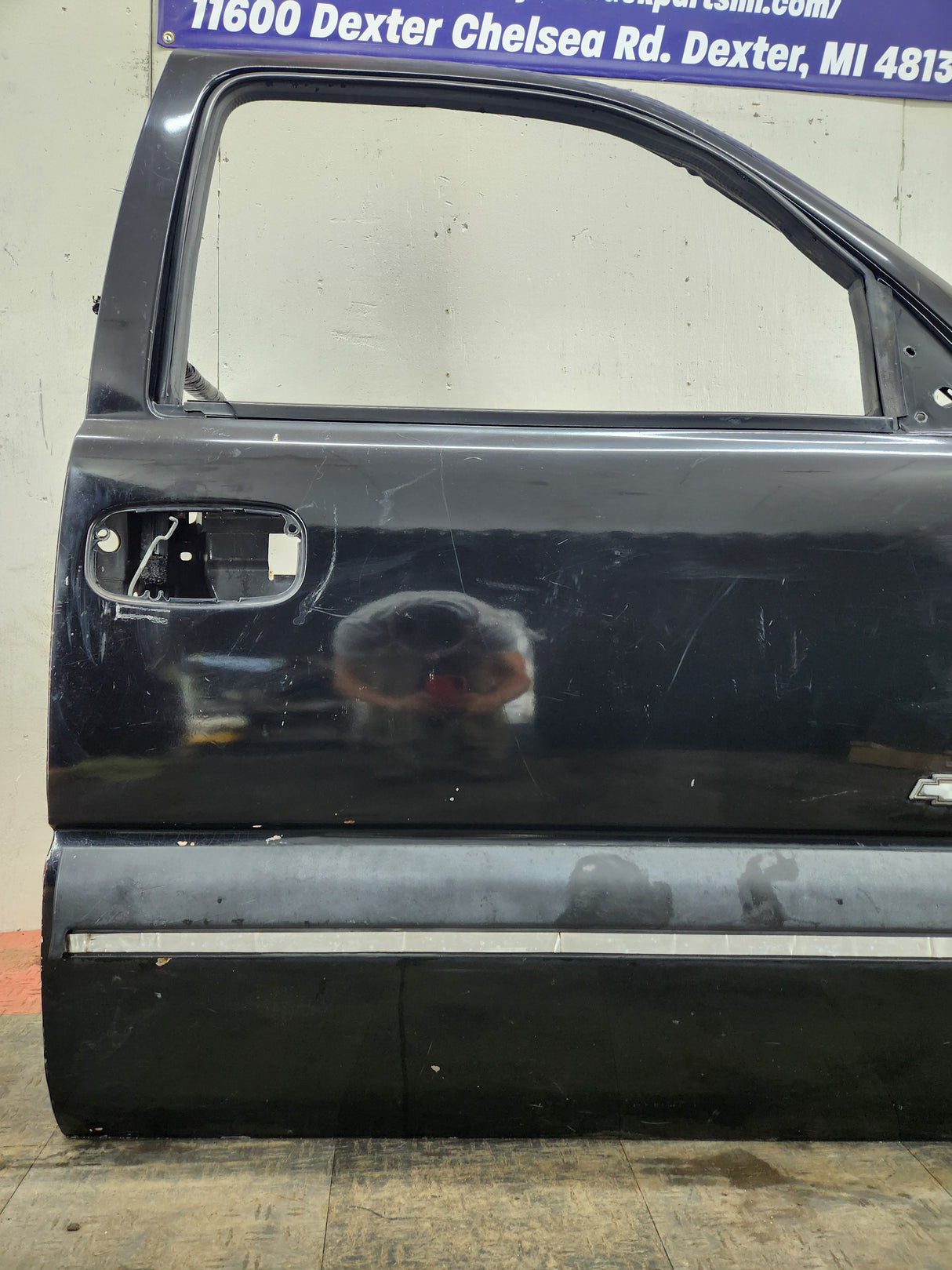 1999-2006 Chevrolet Silverado / GMC Sierra 1500 2500 3500 HD Front Passenger side Door RH