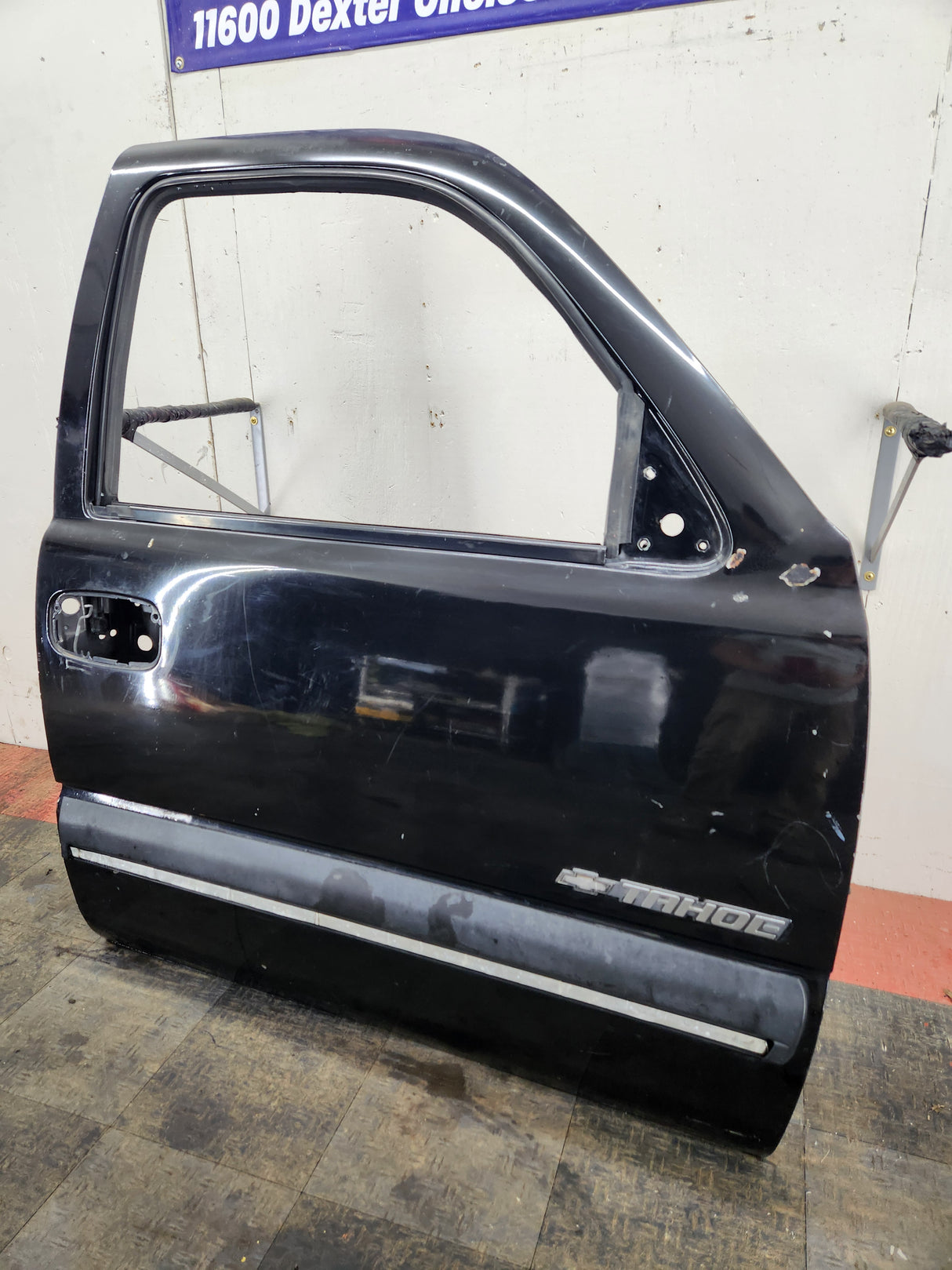 1999-2006 Chevrolet Silverado / GMC Sierra 1500 2500 3500 HD Front Passenger side Door RH
