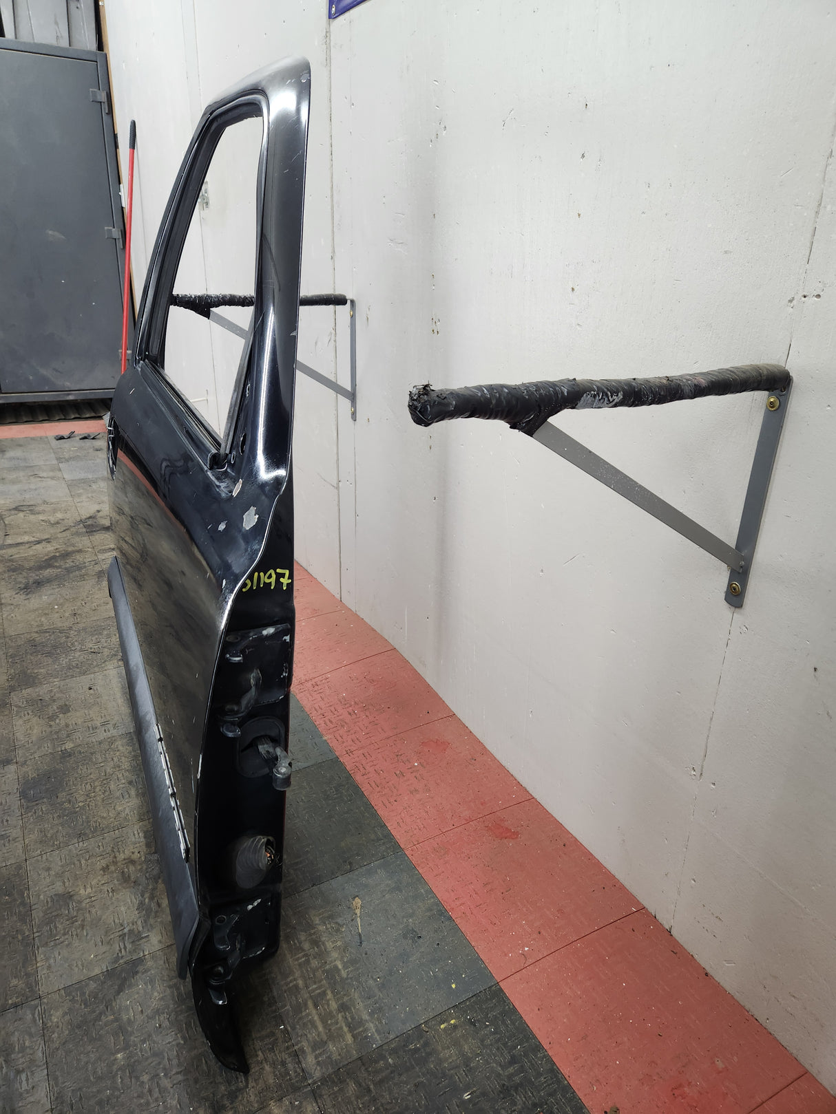 1999-2006 Chevrolet Silverado / GMC Sierra 1500 2500 3500 HD Front Passenger side Door RH