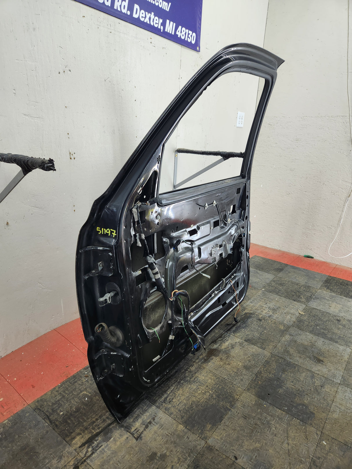 1999-2006 Chevrolet Silverado / GMC Sierra 1500 2500 3500 HD Front Passenger side Door RH