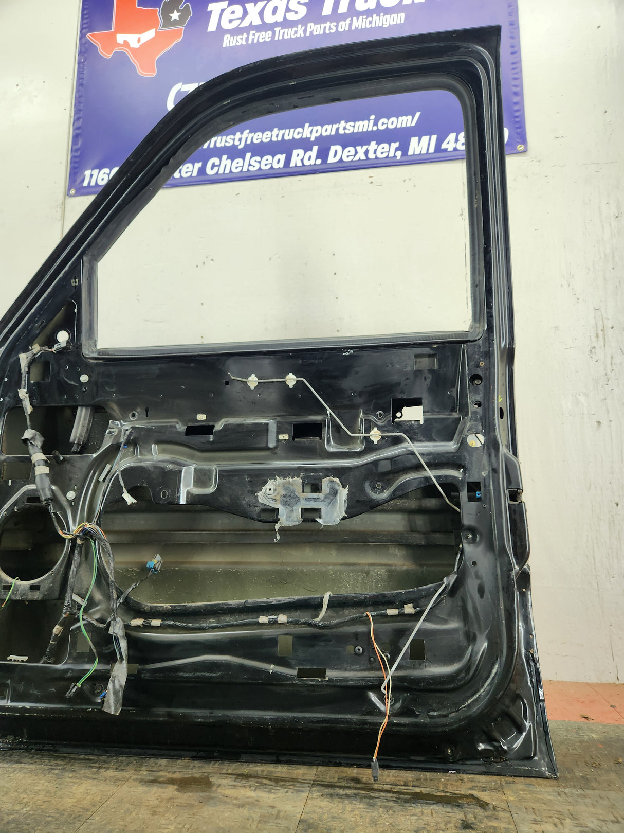 1999-2006 Chevrolet Silverado / GMC Sierra 1500 2500 3500 HD Front Passenger side Door RH