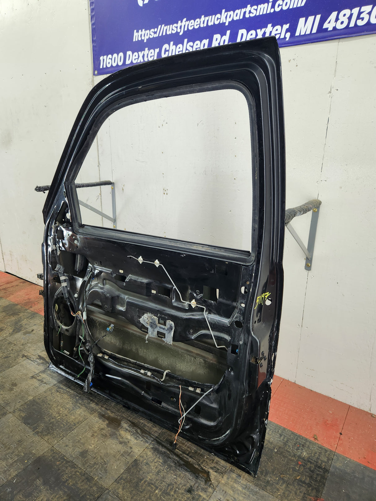 1999-2006 Chevrolet Silverado / GMC Sierra 1500 2500 3500 HD Front Passenger side Door RH