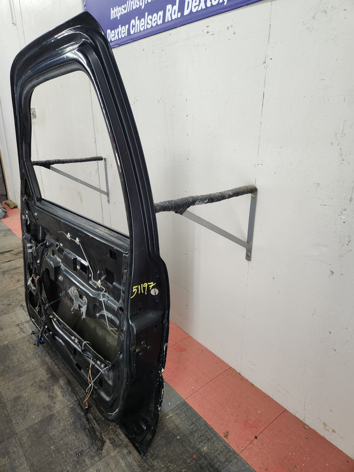 1999-2006 Chevrolet Silverado / GMC Sierra 1500 2500 3500 HD Front Passenger side Door RH