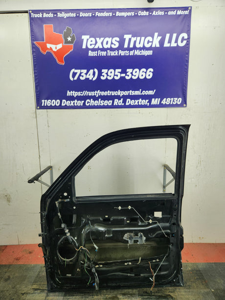 1999-2006 Chevrolet Silverado / GMC Sierra 1500 2500 3500 HD Front Passenger side Door RH