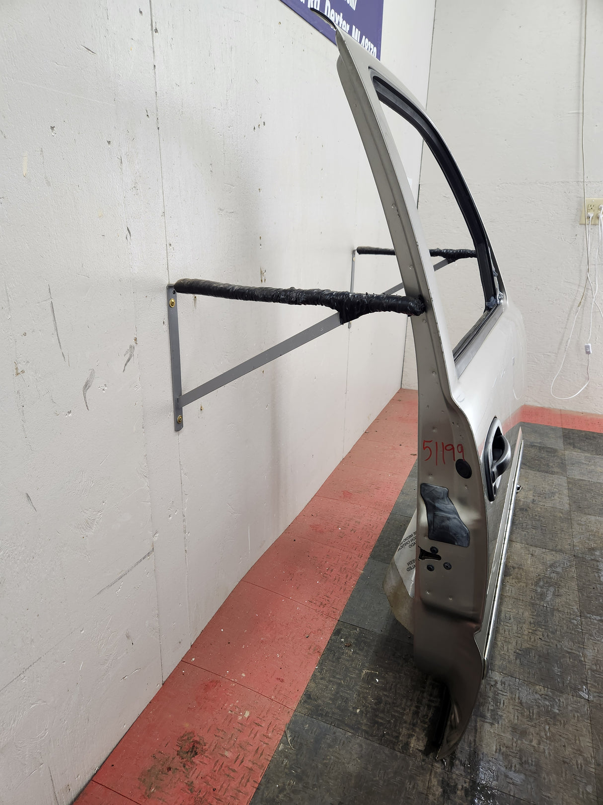 1999-2006 Chevrolet Silverado / GMC Sierra 1500 2500 3500 HD Front Passenger side Door RH