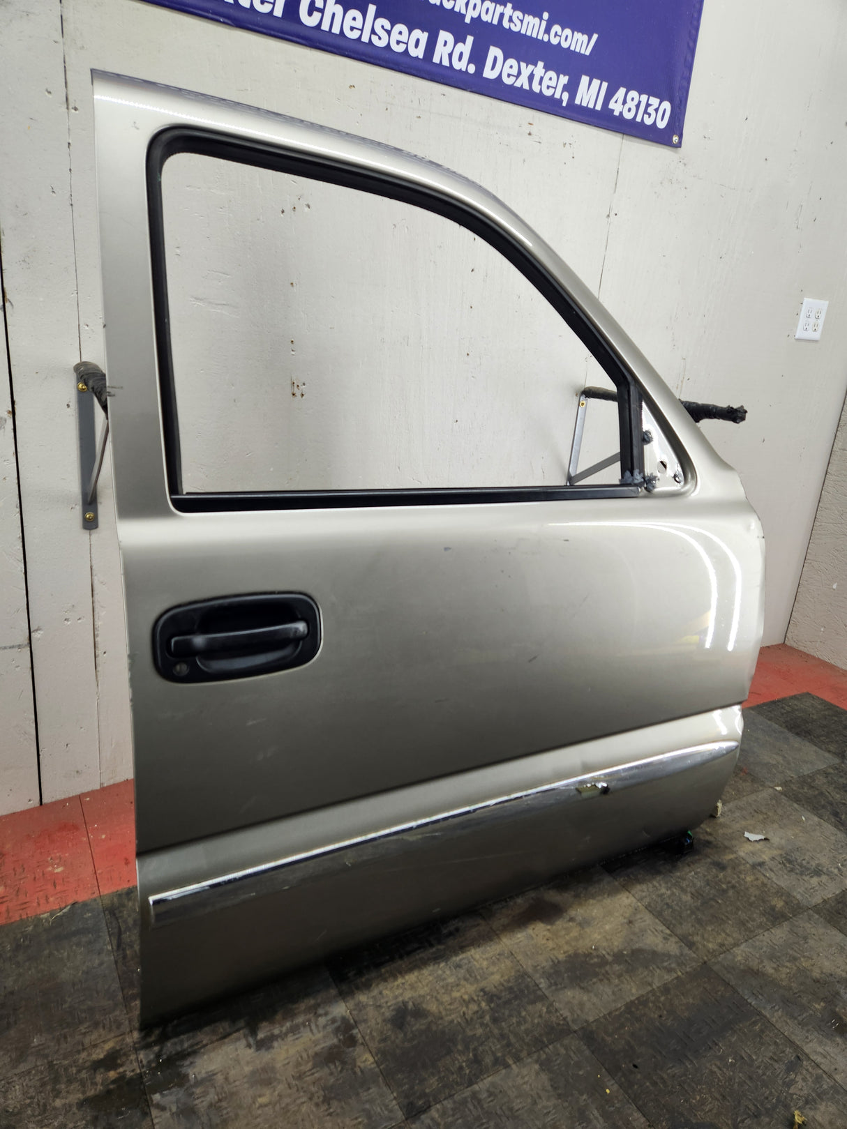 1999-2006 Chevrolet Silverado / GMC Sierra 1500 2500 3500 HD Front Passenger side Door RH