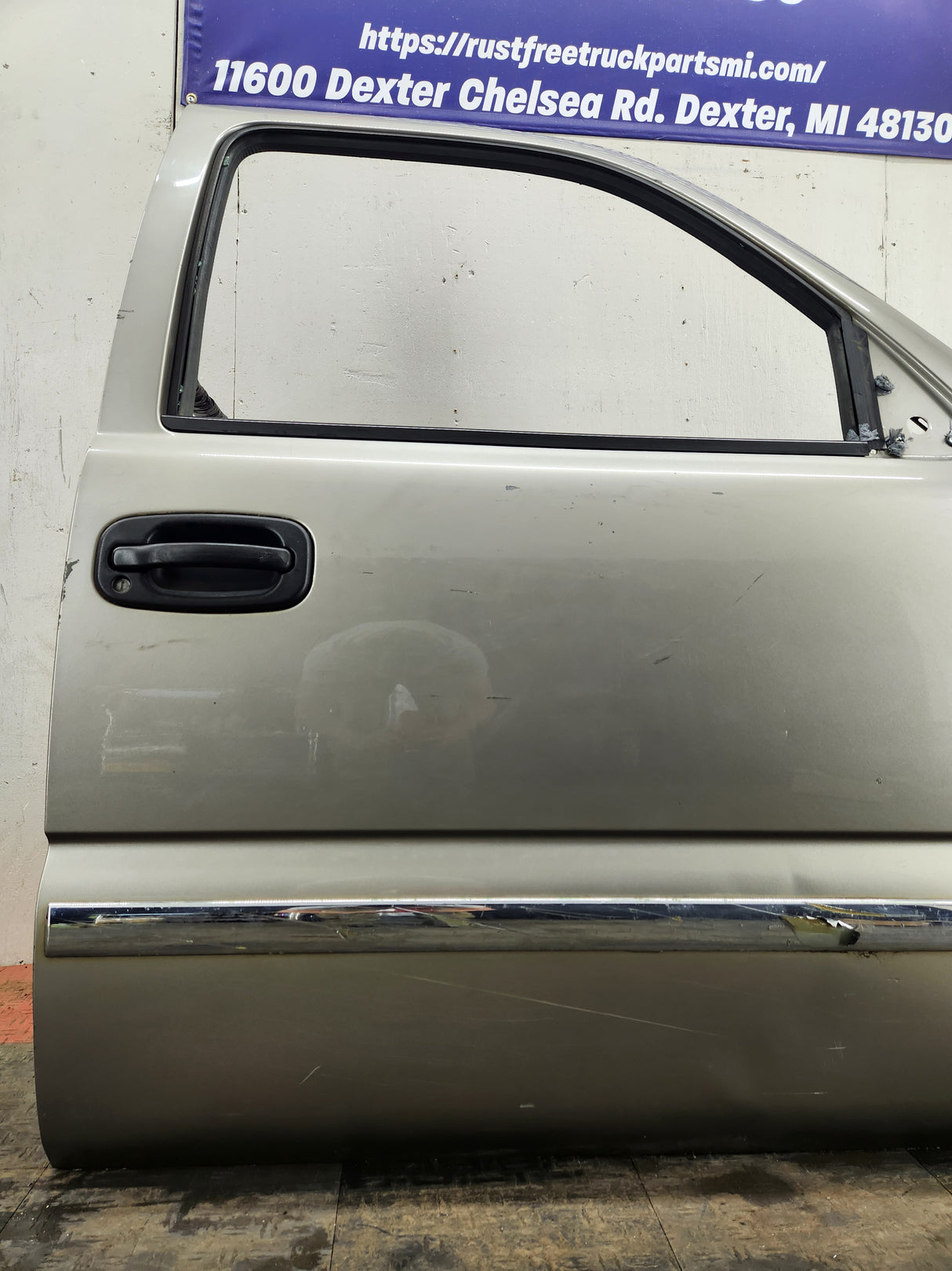 1999-2006 Chevrolet Silverado / GMC Sierra 1500 2500 3500 HD Front Passenger side Door RH