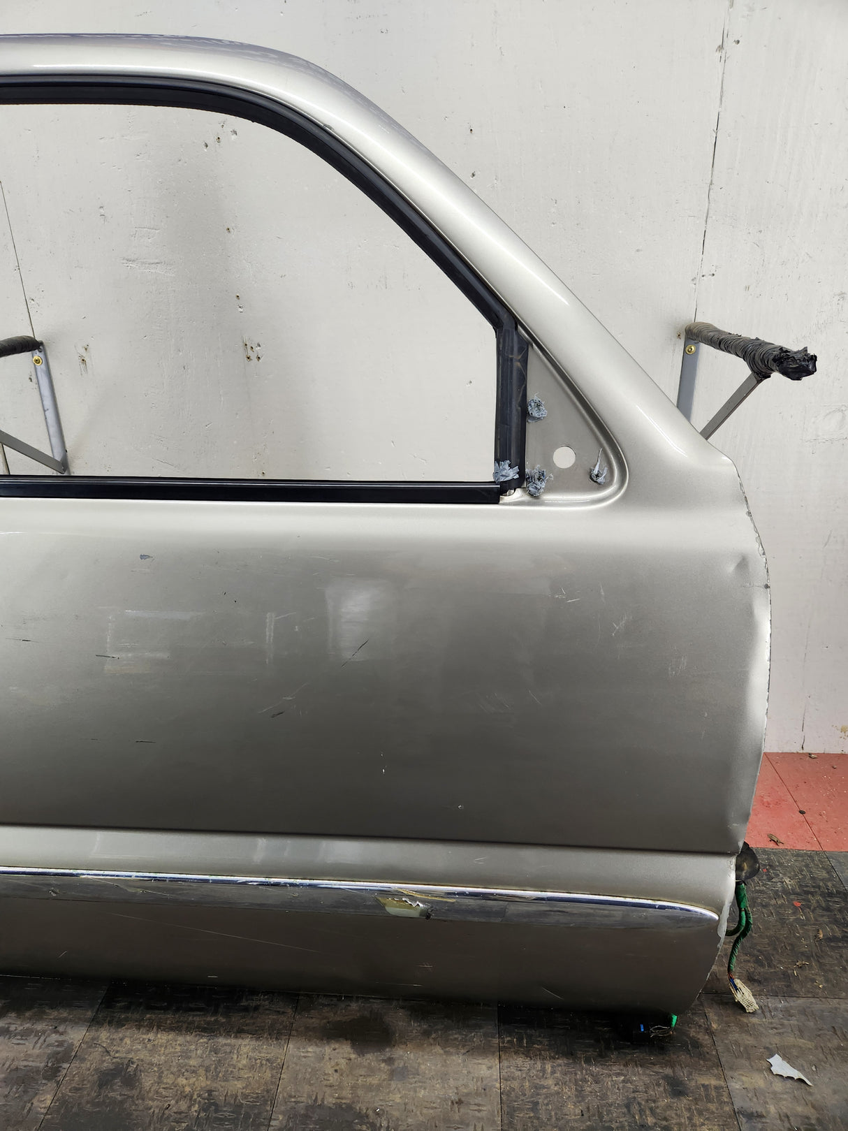 1999-2006 Chevrolet Silverado / GMC Sierra 1500 2500 3500 HD Front Passenger side Door RH