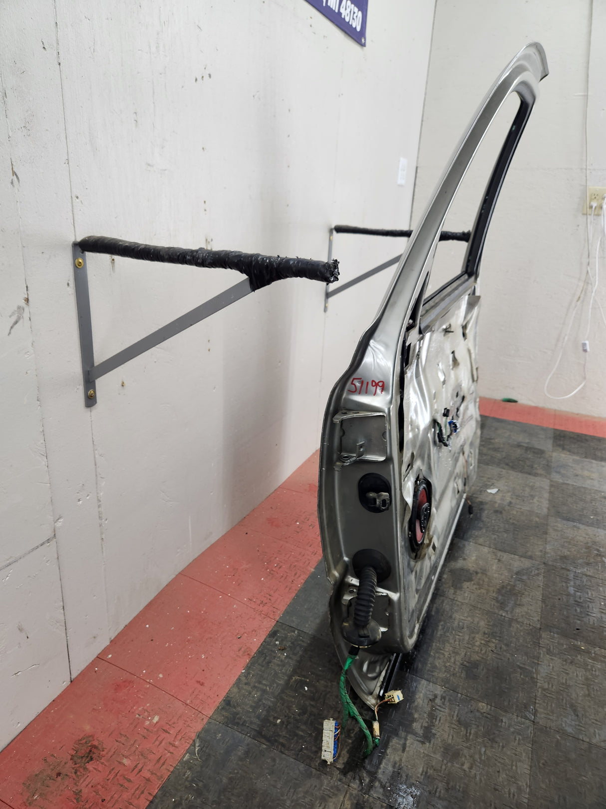 1999-2006 Chevrolet Silverado / GMC Sierra 1500 2500 3500 HD Front Passenger side Door RH