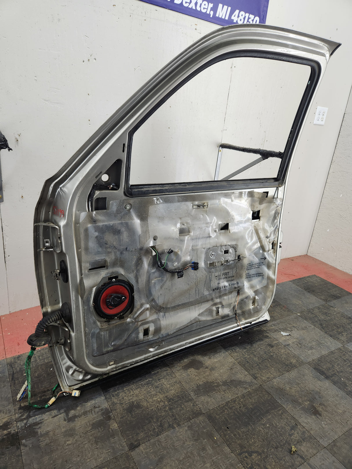 1999-2006 Chevrolet Silverado / GMC Sierra 1500 2500 3500 HD Front Passenger side Door RH