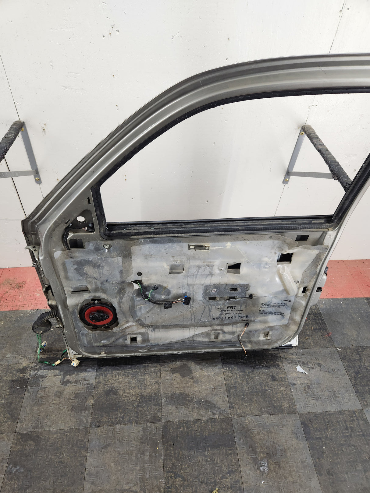 1999-2006 Chevrolet Silverado / GMC Sierra 1500 2500 3500 HD Front Passenger side Door RH