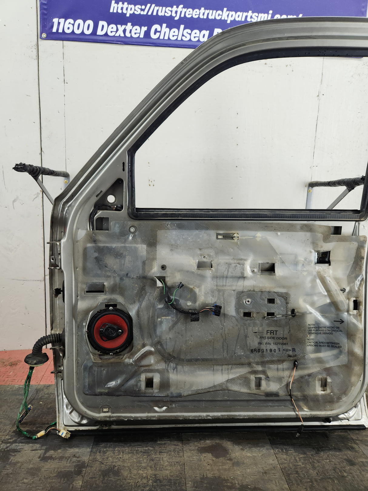 1999-2006 Chevrolet Silverado / GMC Sierra 1500 2500 3500 HD Front Passenger side Door RH