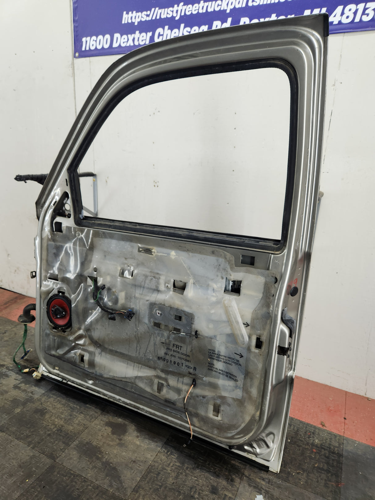 1999-2006 Chevrolet Silverado / GMC Sierra 1500 2500 3500 HD Front Passenger side Door RH