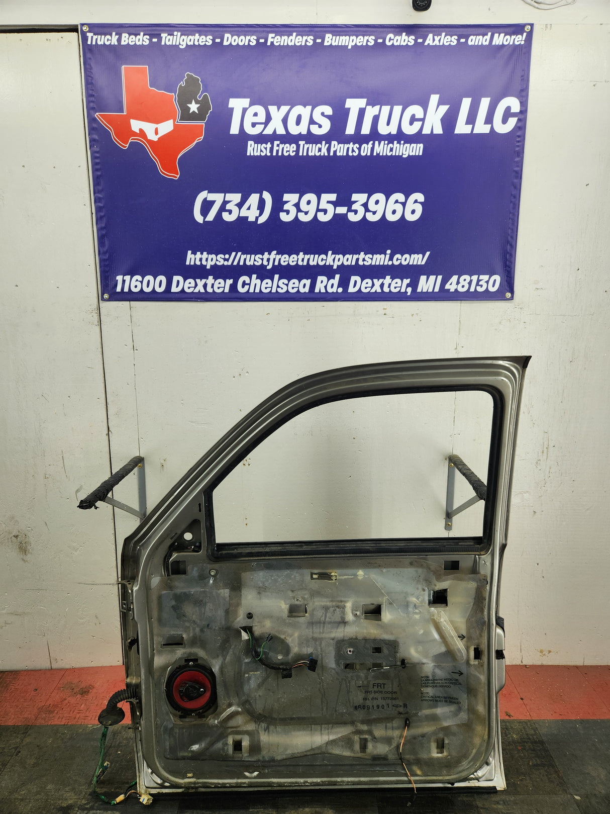 1999-2006 Chevrolet Silverado / GMC Sierra 1500 2500 3500 HD Front Passenger side Door RH