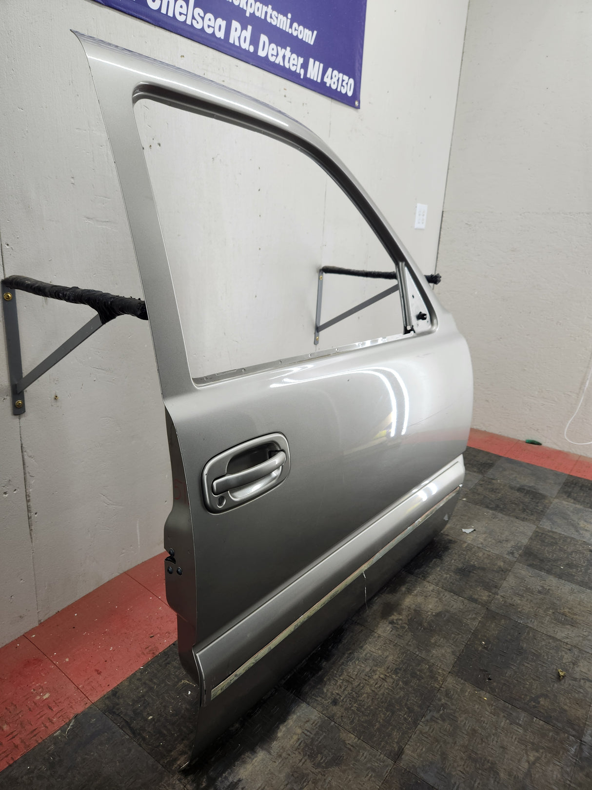 1999-2006 Chevrolet Silverado / GMC Sierra 1500 2500 3500 HD Front Passenger side Door RH