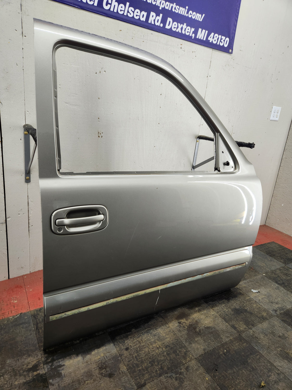 1999-2006 Chevrolet Silverado / GMC Sierra 1500 2500 3500 HD Front Passenger side Door RH