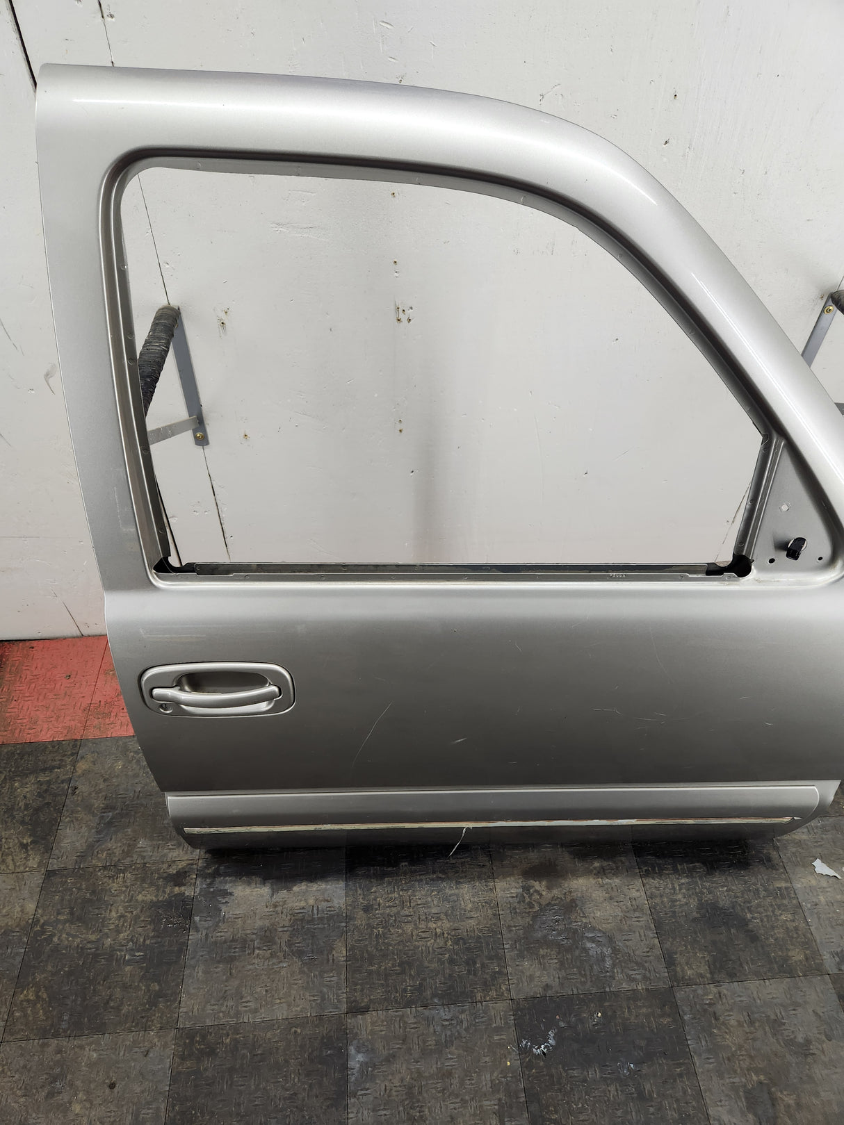 1999-2006 Chevrolet Silverado / GMC Sierra 1500 2500 3500 HD Front Passenger side Door RH