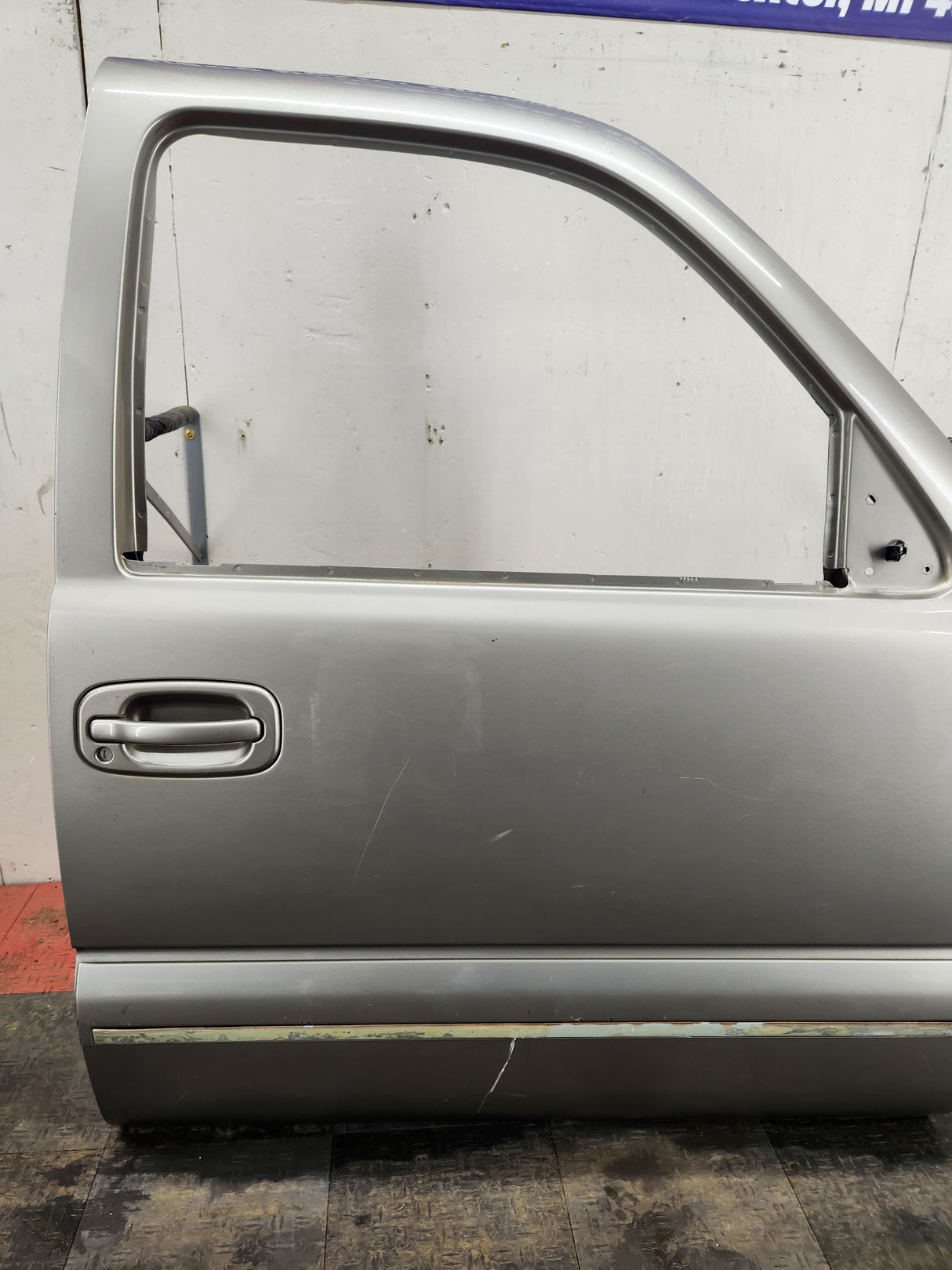 1999-2006 Chevrolet Silverado / GMC Sierra 1500 2500 3500 HD Front Passenger side Door RH