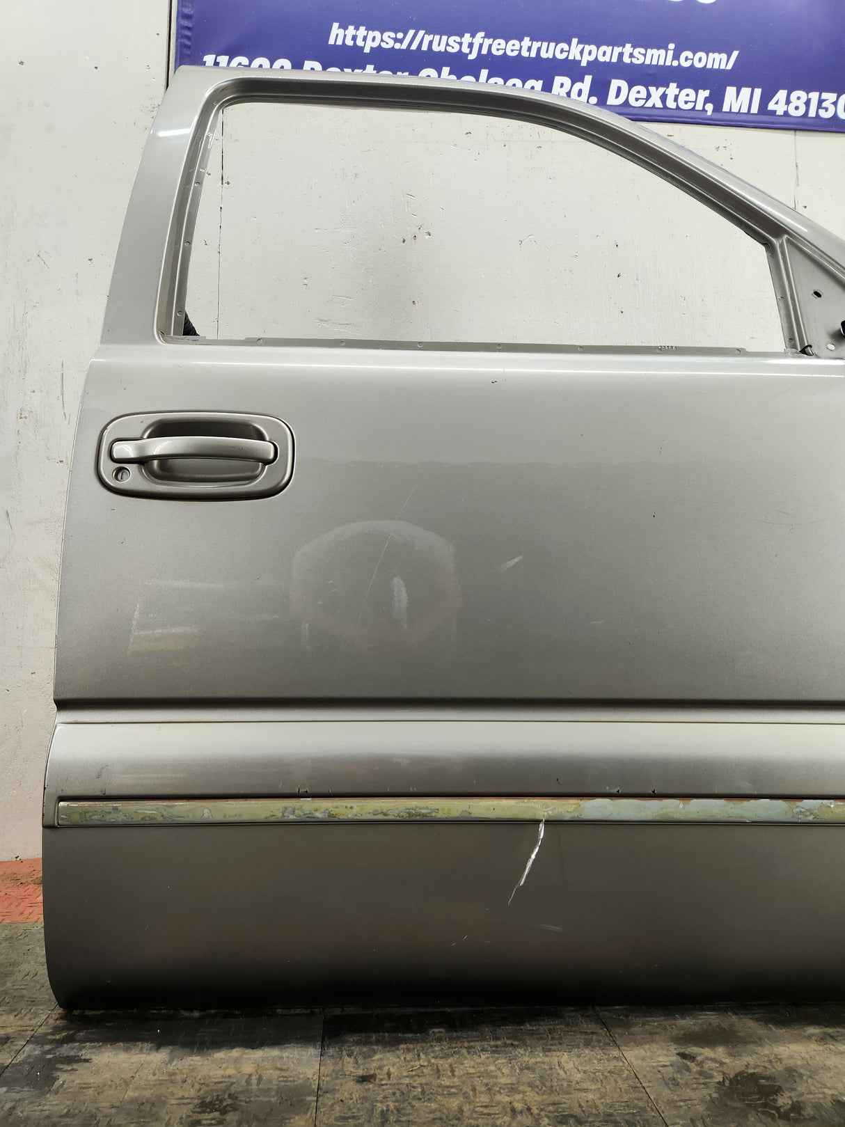 1999-2006 Chevrolet Silverado / GMC Sierra 1500 2500 3500 HD Front Passenger side Door RH