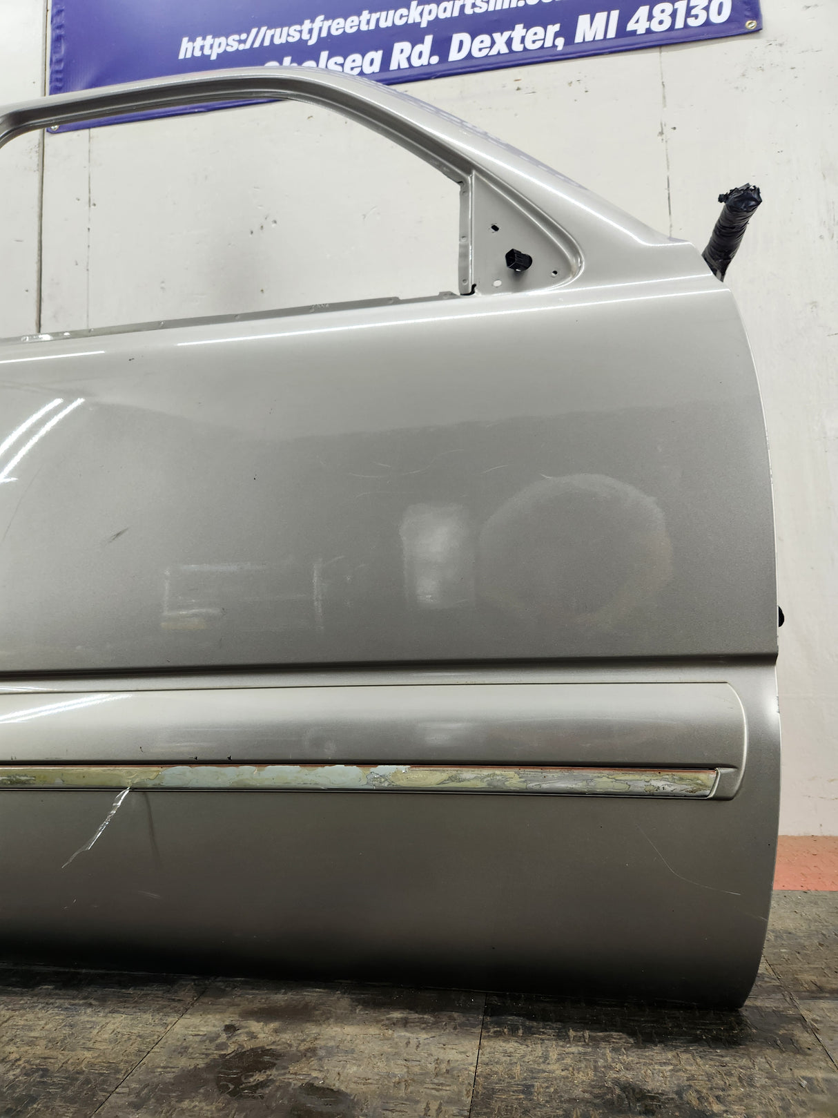 1999-2006 Chevrolet Silverado / GMC Sierra 1500 2500 3500 HD Front Passenger side Door RH