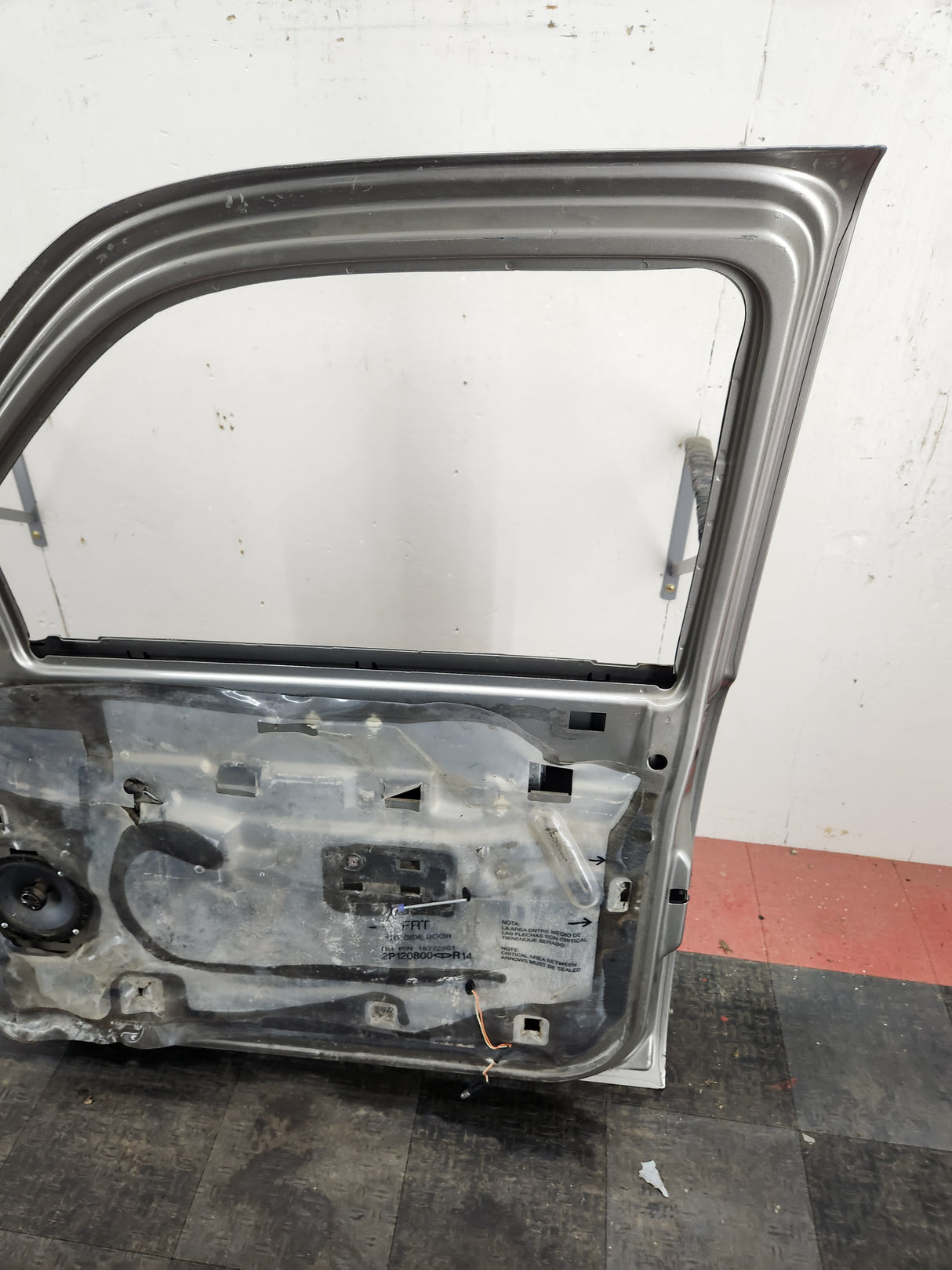 1999-2006 Chevrolet Silverado / GMC Sierra 1500 2500 3500 HD Front Passenger side Door RH