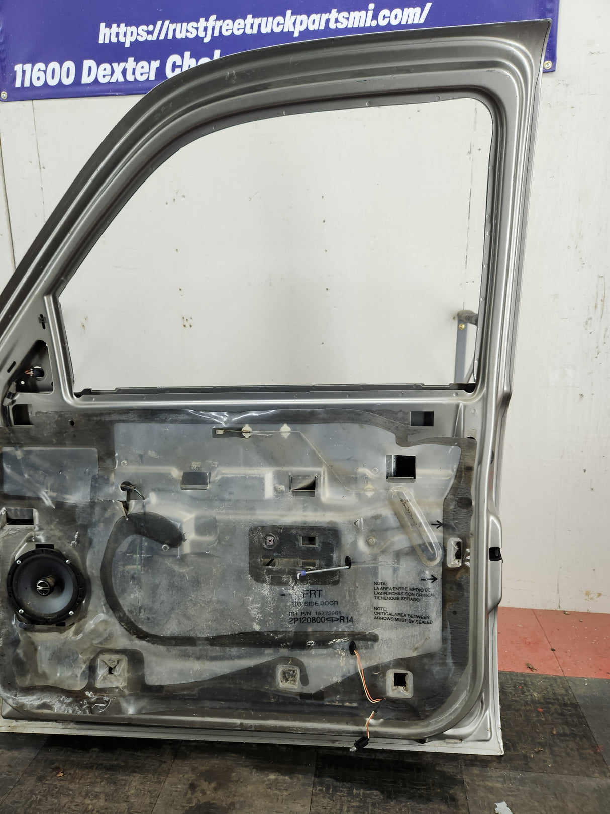 1999-2006 Chevrolet Silverado / GMC Sierra 1500 2500 3500 HD Front Passenger side Door RH