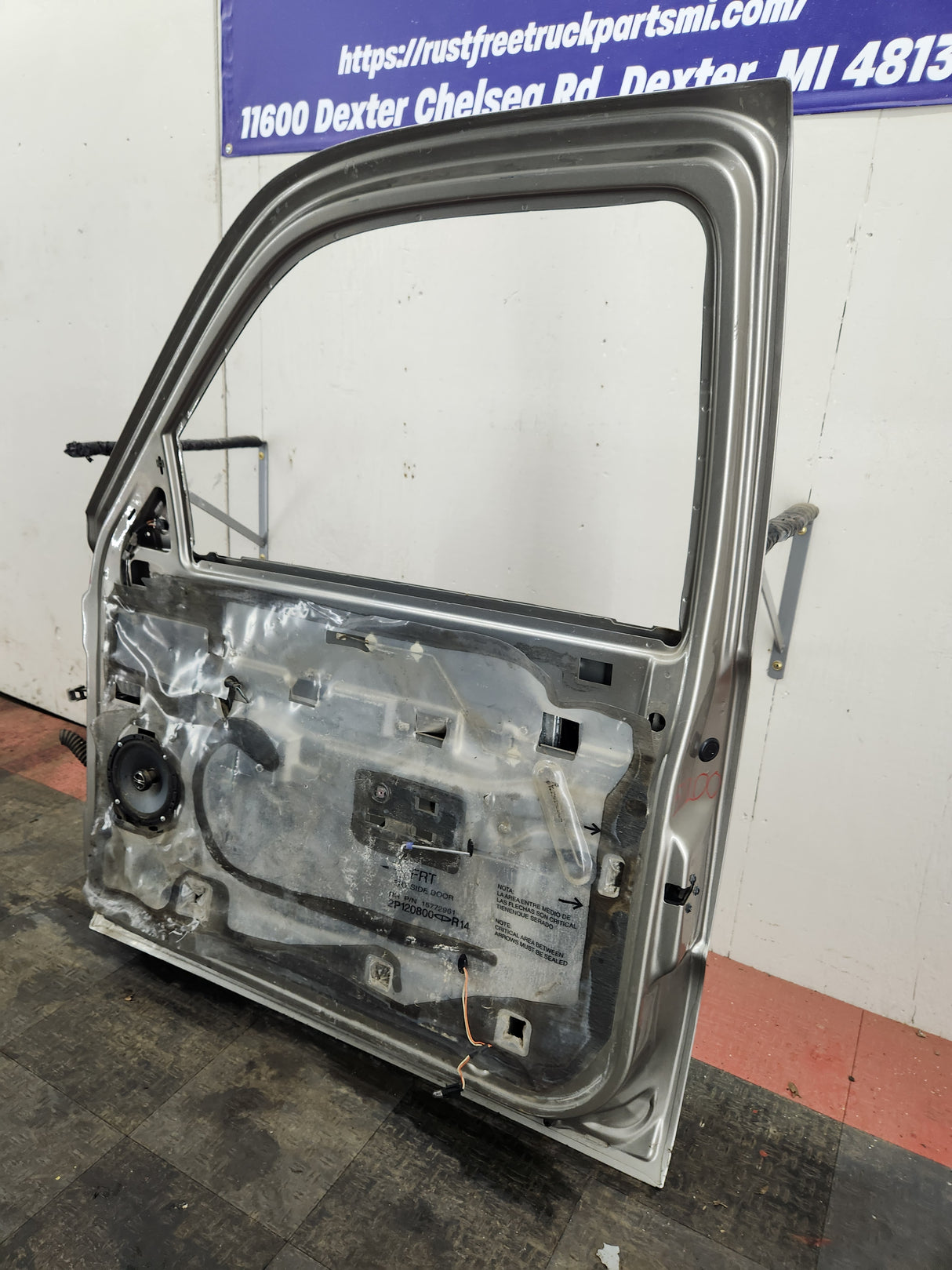 1999-2006 Chevrolet Silverado / GMC Sierra 1500 2500 3500 HD Front Passenger side Door RH