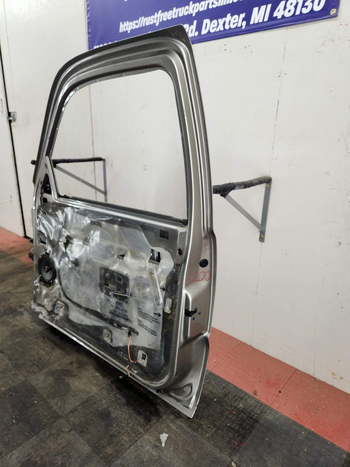 1999-2006 Chevrolet Silverado / GMC Sierra 1500 2500 3500 HD Front Passenger side Door RH