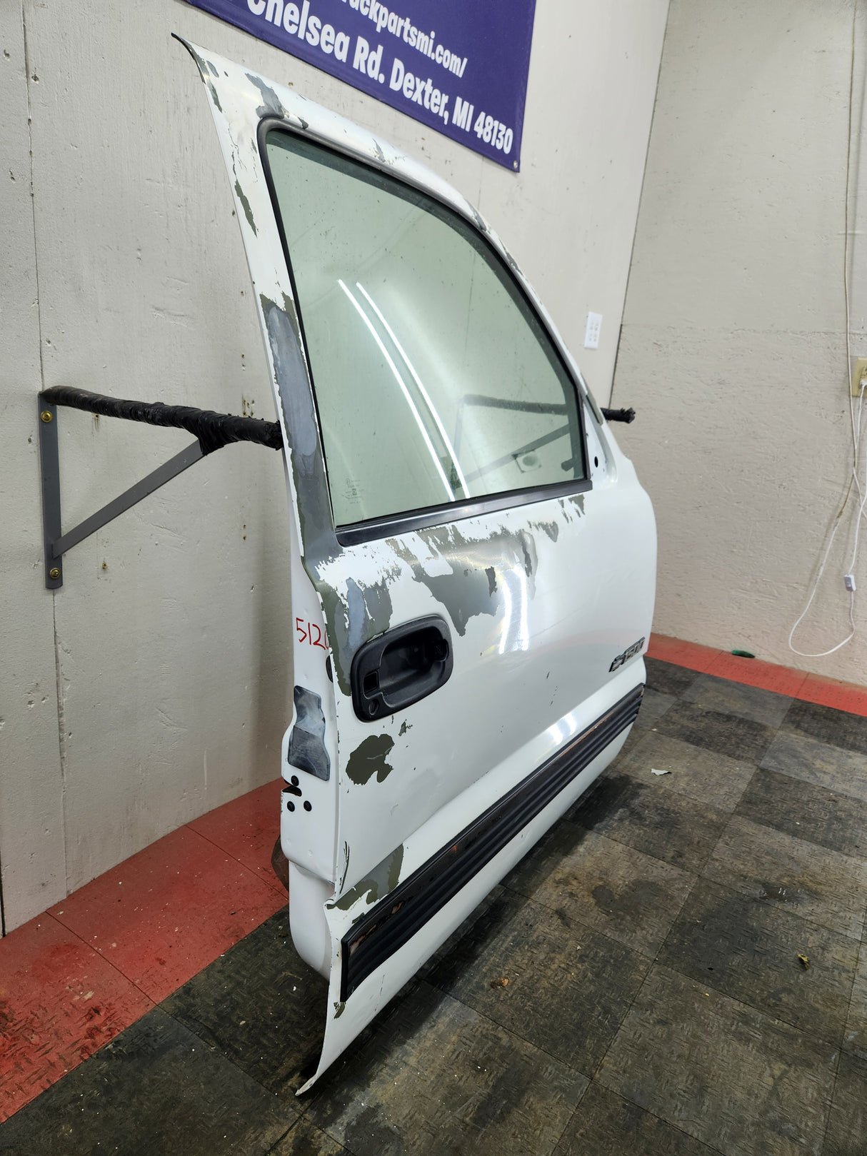 1999-2006 Chevrolet Silverado / GMC Sierra 1500 2500 3500 HD Front Passenger side Door RH