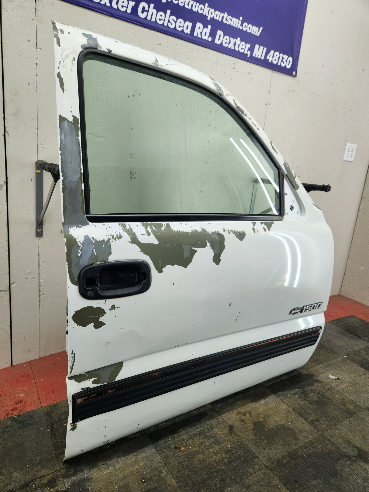 1999-2006 Chevrolet Silverado / GMC Sierra 1500 2500 3500 HD Front Passenger side Door RH