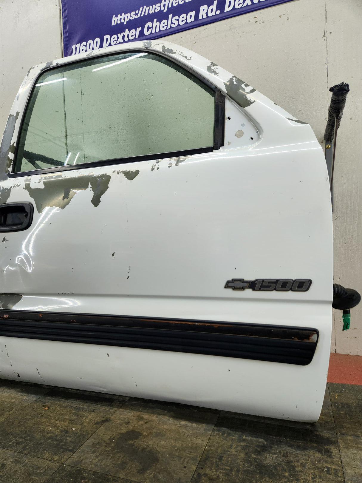 1999-2006 Chevrolet Silverado / GMC Sierra 1500 2500 3500 HD Front Passenger side Door RH
