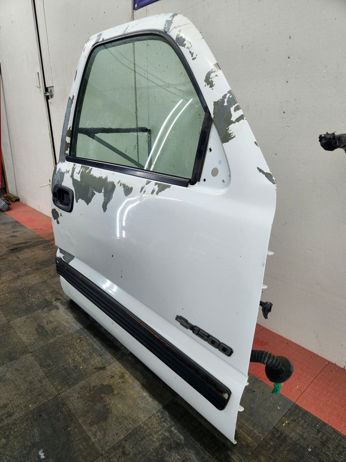 1999-2006 Chevrolet Silverado / GMC Sierra 1500 2500 3500 HD Front Passenger side Door RH