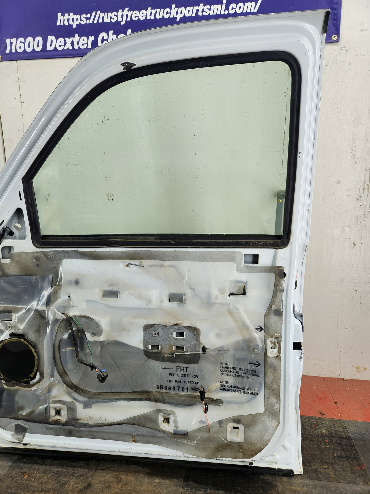 1999-2006 Chevrolet Silverado / GMC Sierra 1500 2500 3500 HD Front Passenger side Door RH
