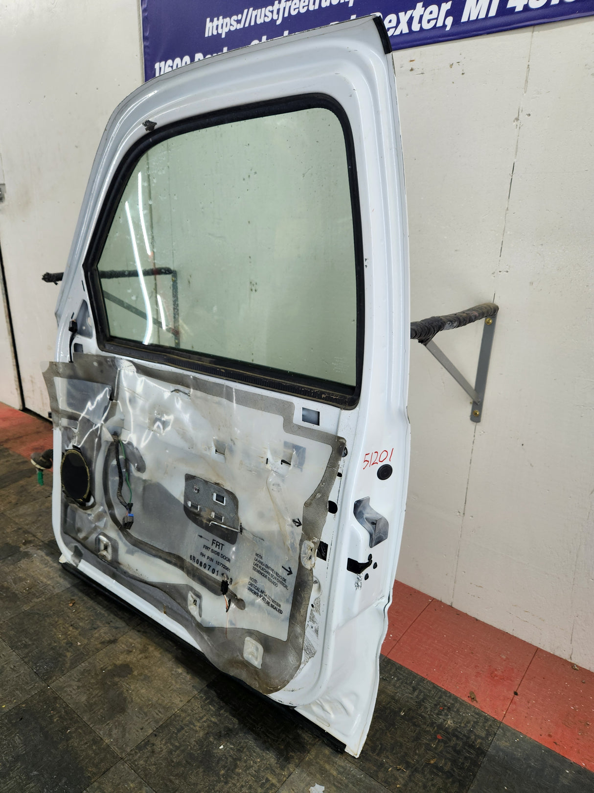1999-2006 Chevrolet Silverado / GMC Sierra 1500 2500 3500 HD Front Passenger side Door RH