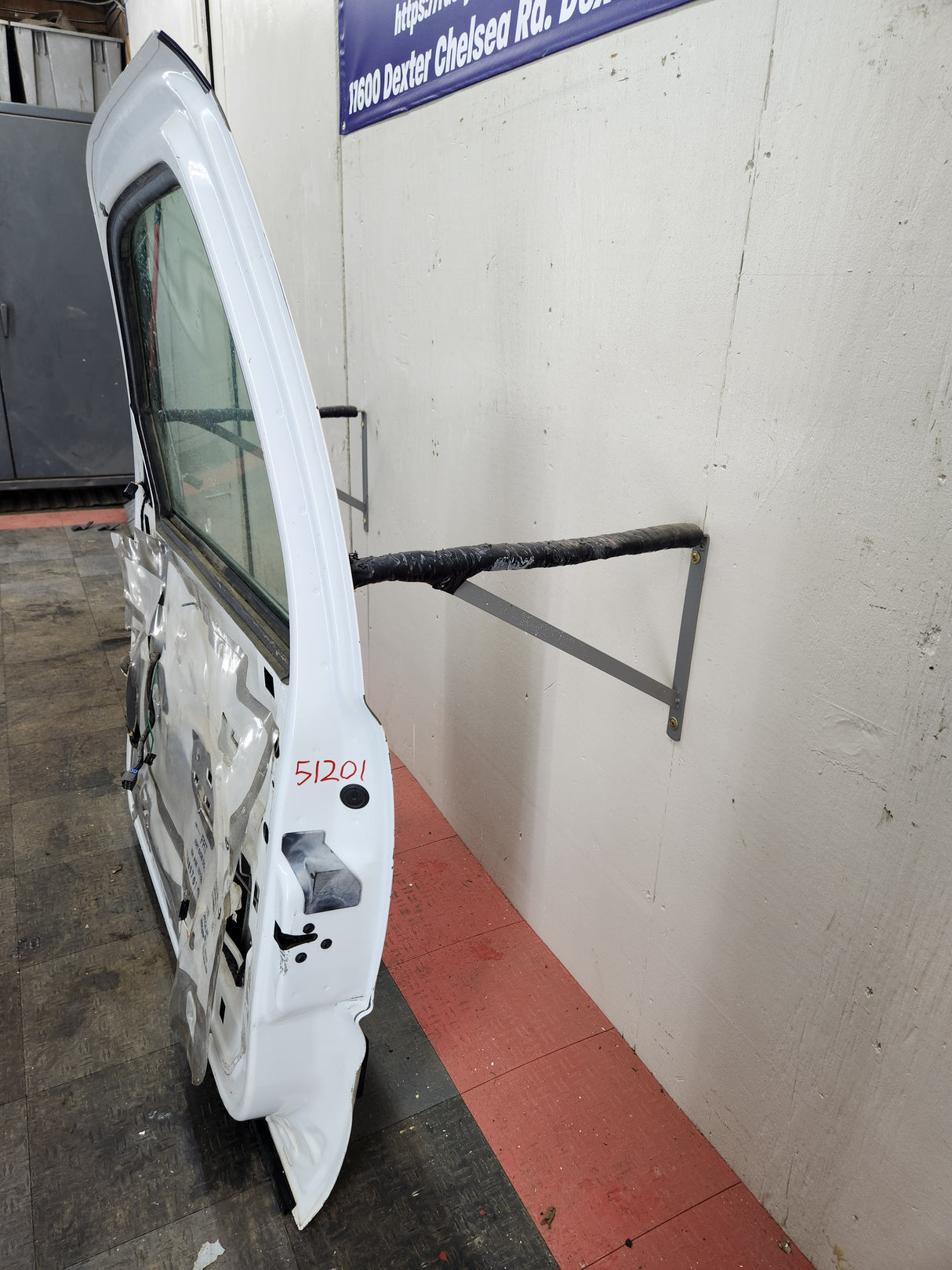 1999-2006 Chevrolet Silverado / GMC Sierra 1500 2500 3500 HD Front Passenger side Door RH